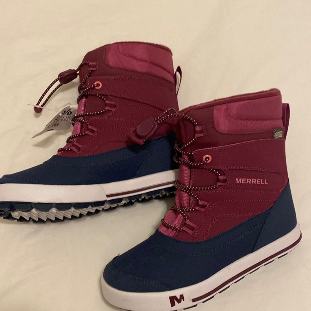 Kids size 3 Merrell Snow Bank 2.0 boots Berry color scheme
